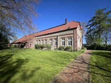 Charmante 2-Zimmer-Dachgeschosswohnung im Grünen zu vermieten, 26954 Nordenham, Dachgeschoss zur Miete